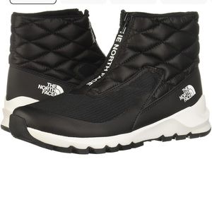 The North Face thermal progressive zip all weather bootie 9